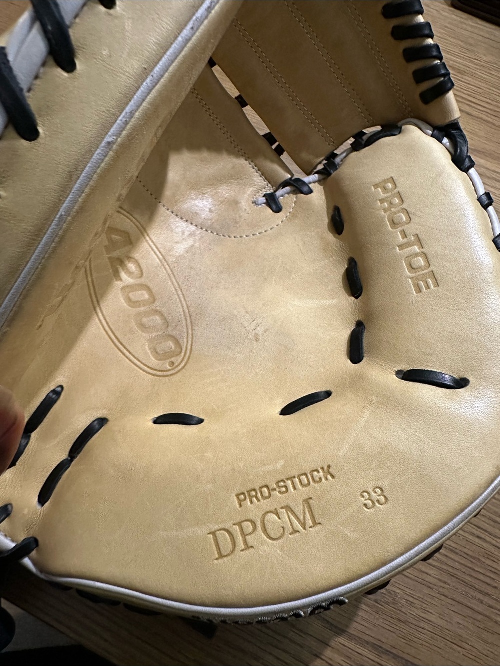 Wilson A2000 leather  baseball gloves pristine condition - Picture 4 of 10